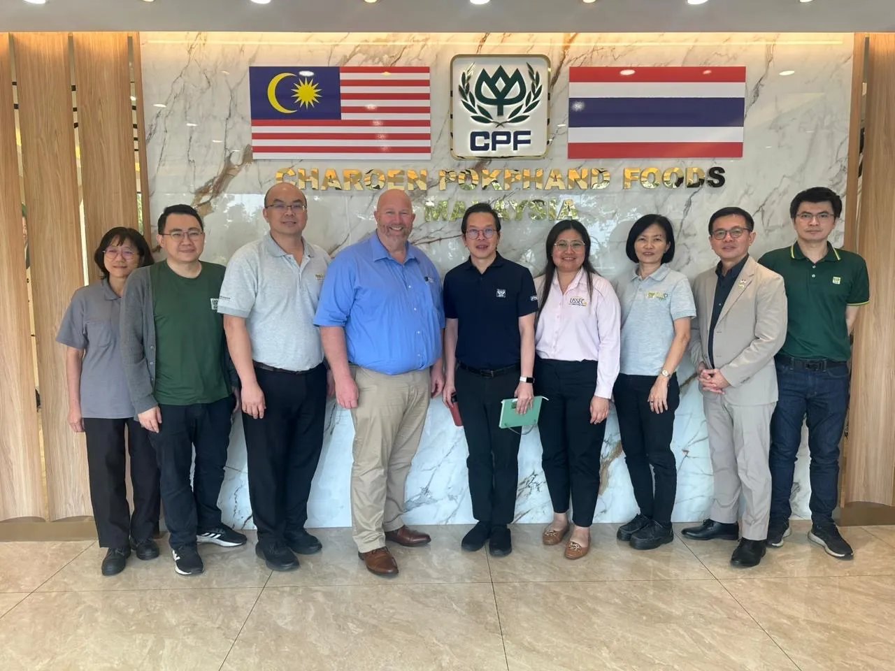 A photo of Robb Ewoldt, a farmer leader from Iowa, with Timothy Loh, regional director for Southeast Asia with the U.S. Soybean Export Council (USSEC) and others.