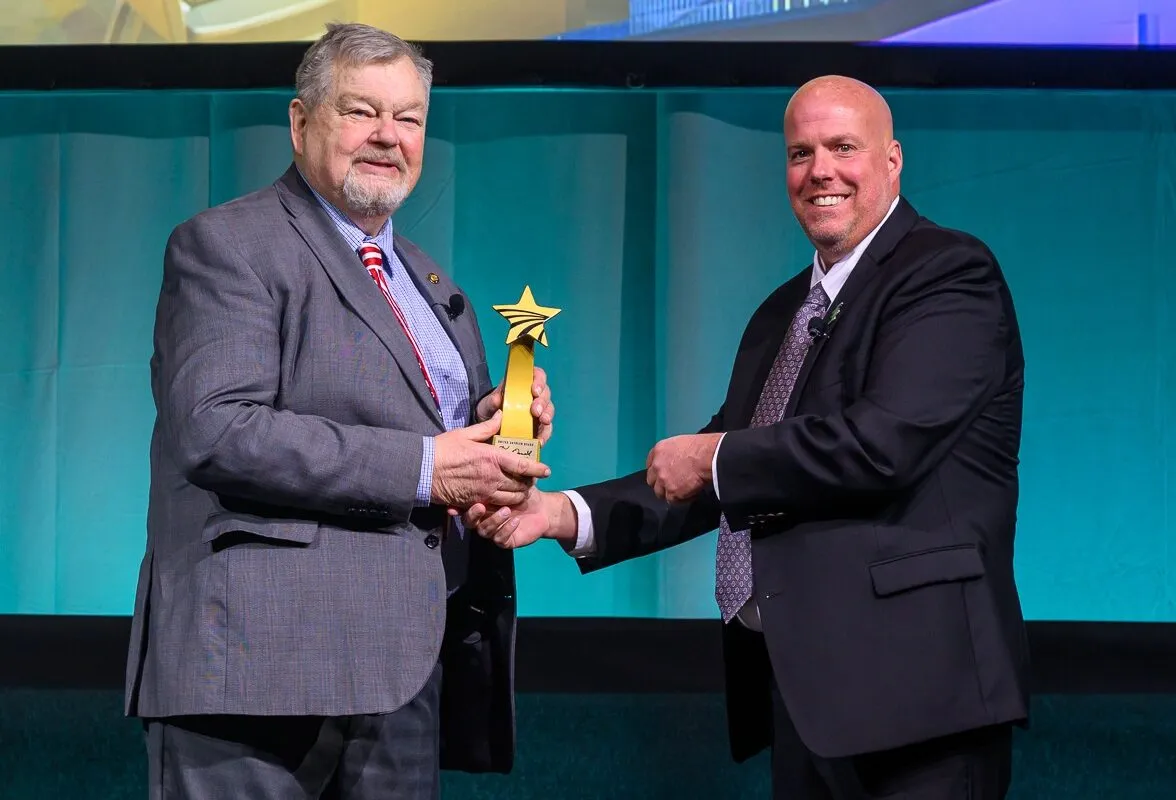 Sandy Ludeman receives the Tom Oswald Legacy Award.
